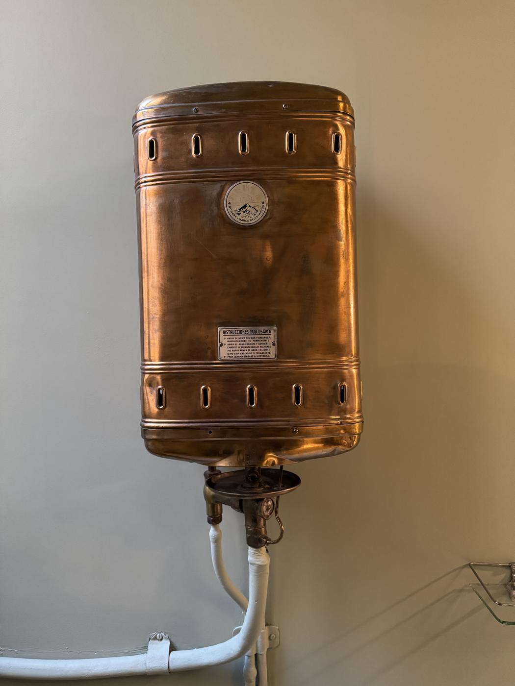 住戶公寓裡的熱水器