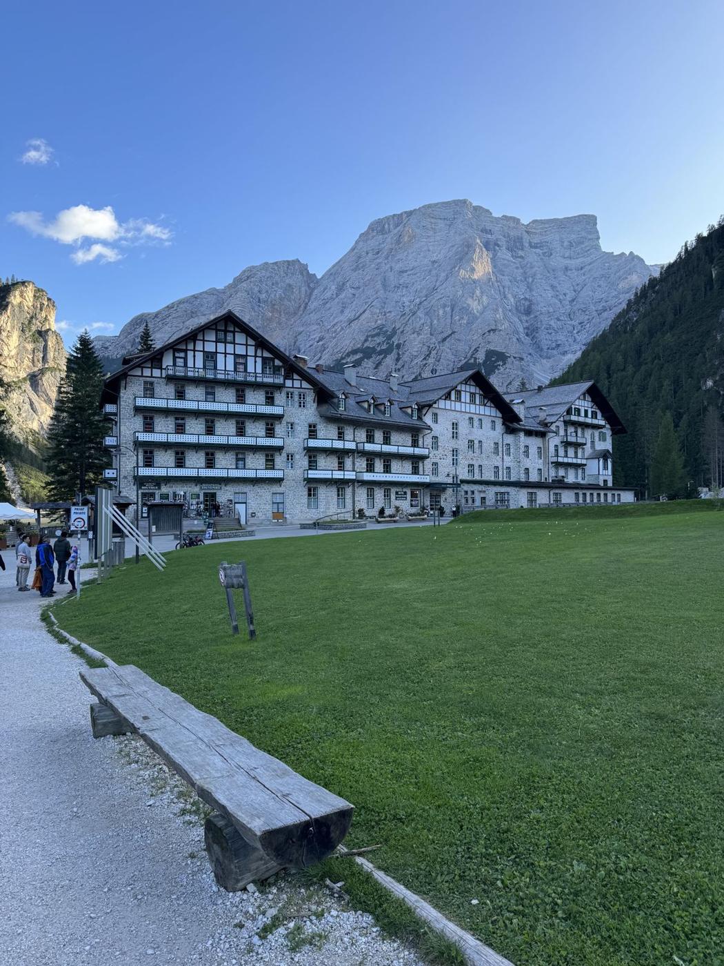 湖邊的旅館