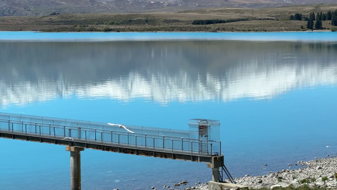 湖邊的木棧橋