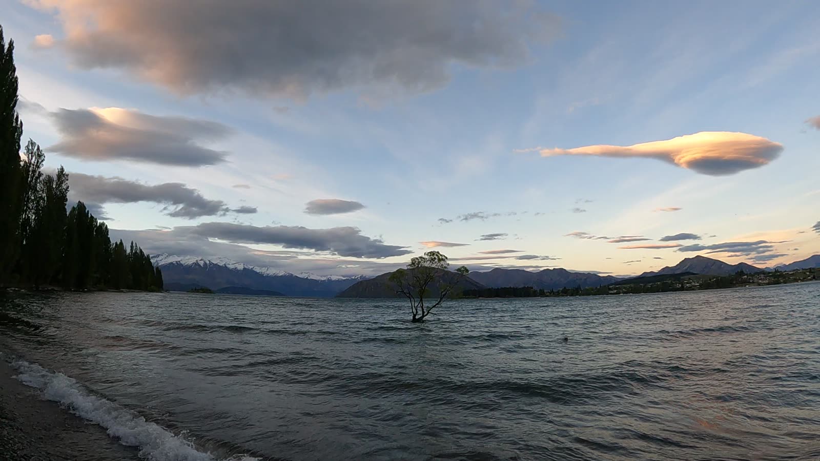 夕陽下的瓦納卡湖
